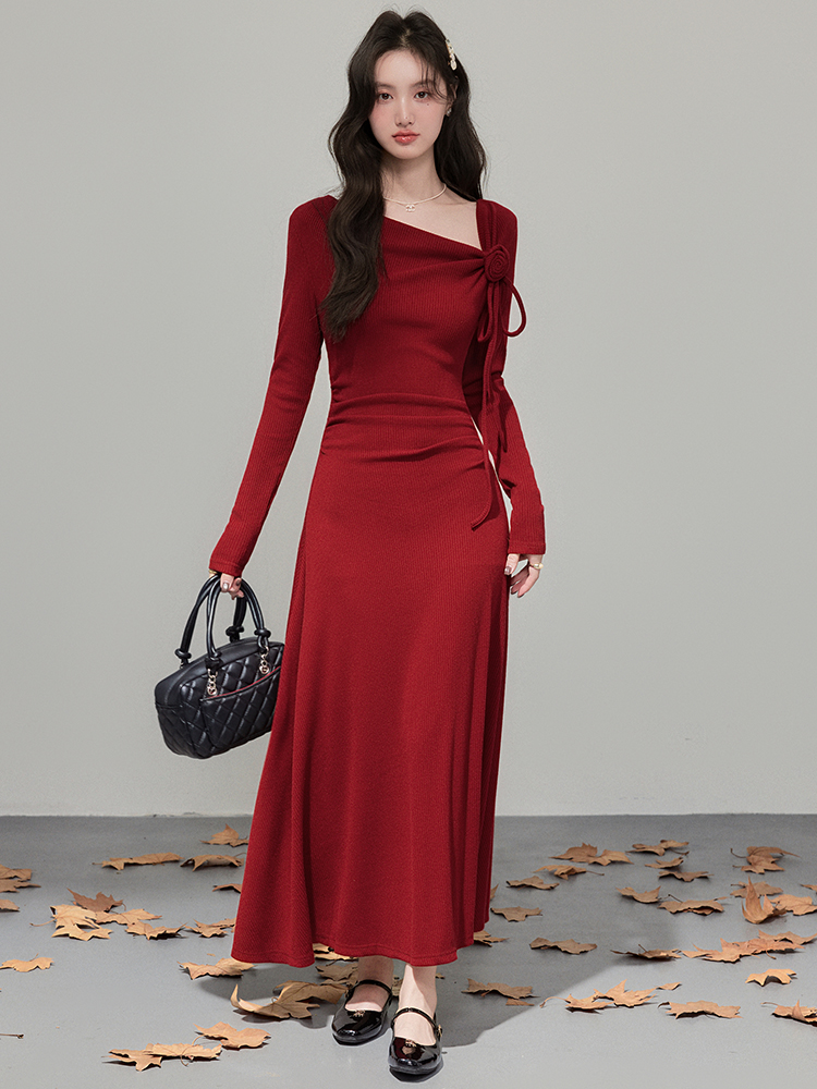 Elegant Red Hepburn Style Long Sleeve Knit Dress with Cinched Waist - Image 3