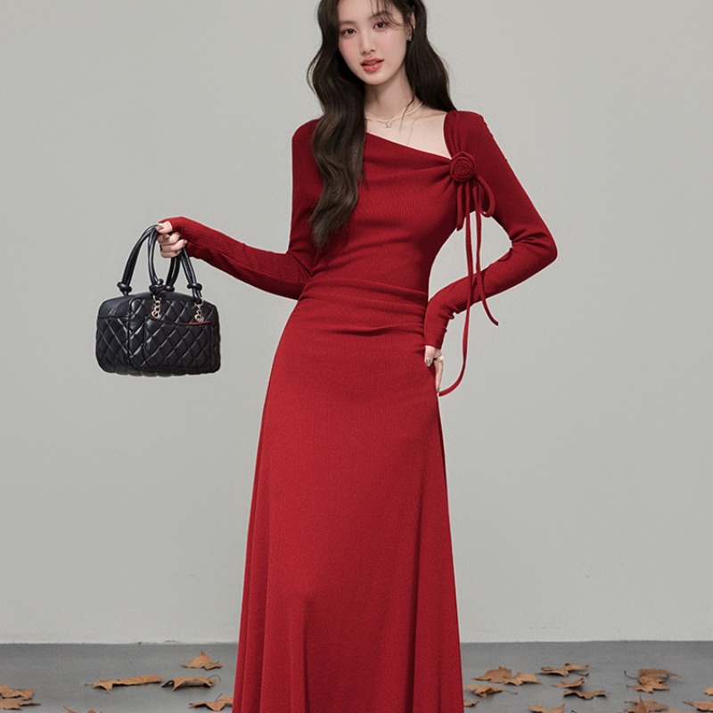 Elegant Red Hepburn Style Long Sleeve Knit Dress with Cinched Waist - Image 5